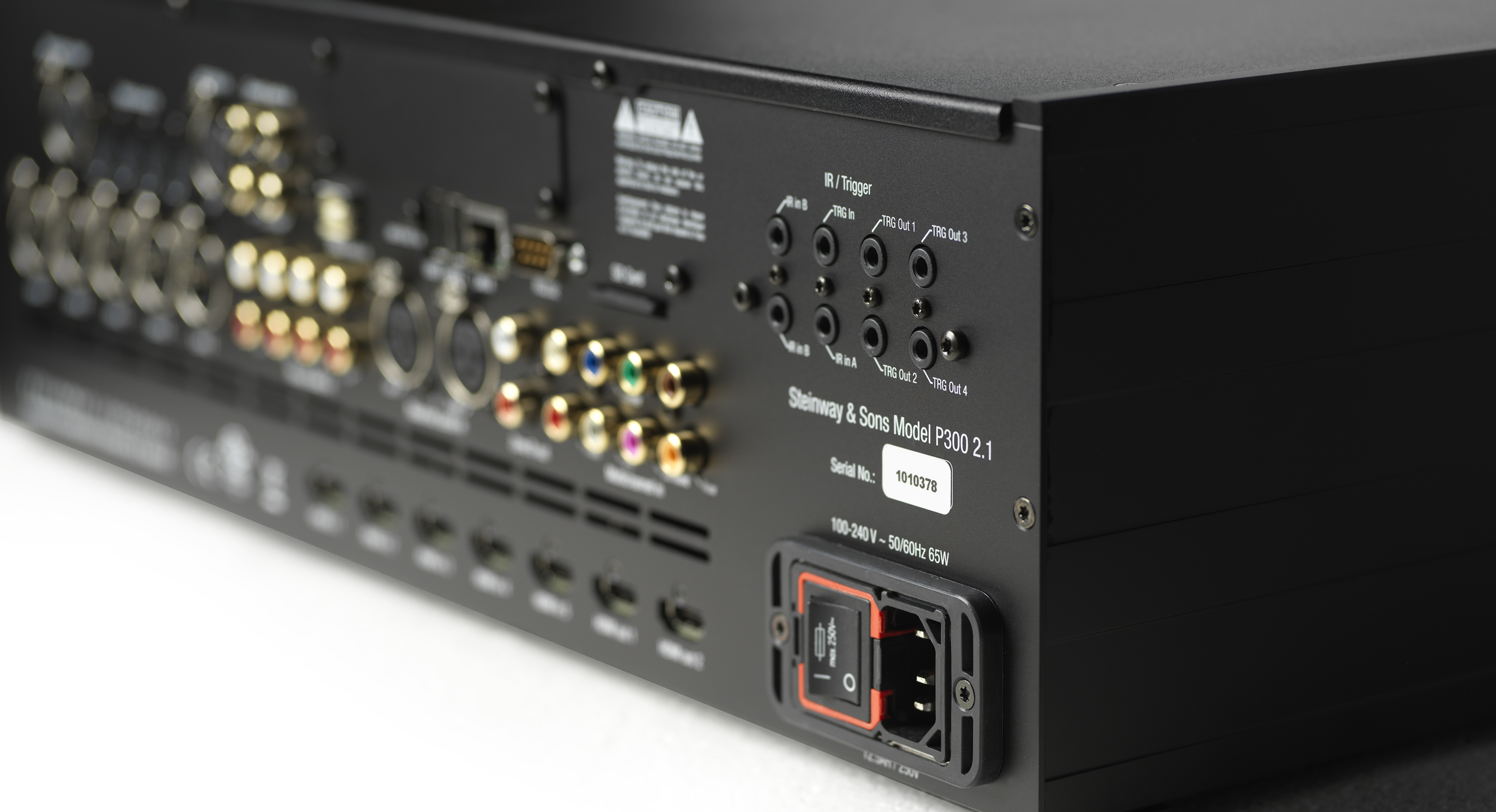 P300_HDMI2.1-2.jpg